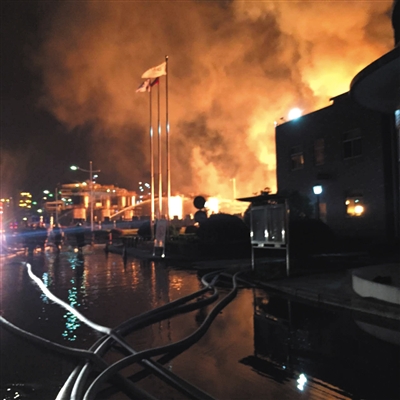 南京化工廠爆炸 6月12日晚南京德納化工廠發(fā)生火災(zāi)爆炸事故