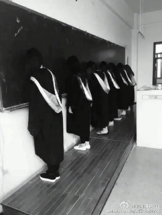 女鬼畢業照