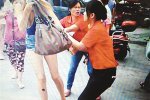 烏克蘭模特超市偷衣服 身材好好可惜偷衣服被抓