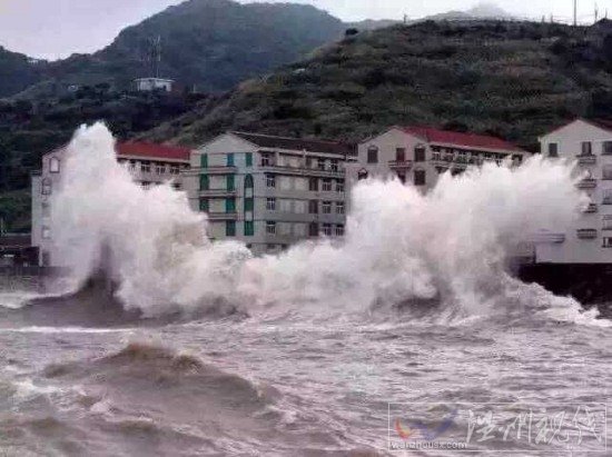 超強(qiáng)臺(tái)風(fēng)燦鴻登陸前洞頭浪高十幾米
