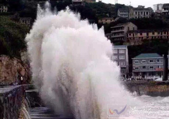 超強(qiáng)臺(tái)風(fēng)燦鴻登陸前洞頭浪高十幾米