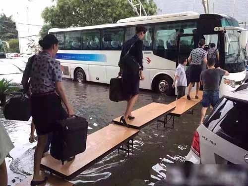 空姐水上走t臺