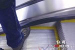 男童右腳被卡扶梯 被救出時已經昏迷