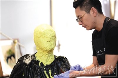 在進行模具制作