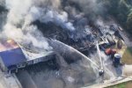 美國化工廠爆炸無人員傷亡 美國的救援不讓消防員陷