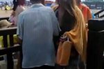 老人浴場專撞女子胸