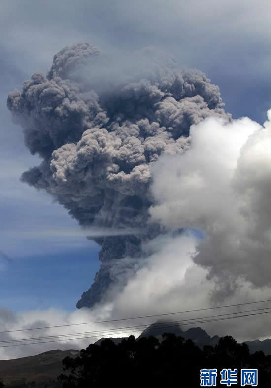 科多帕希火山噴發