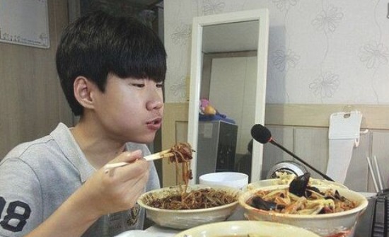 直播吃飯日賺上萬