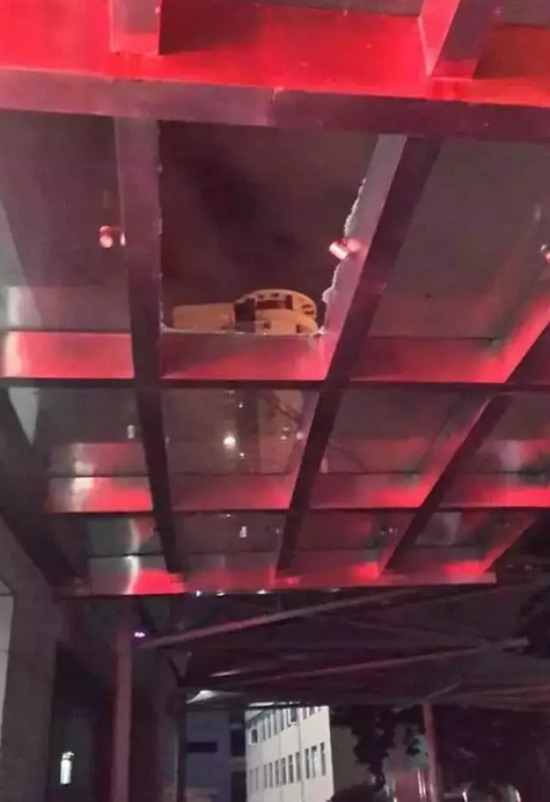 溫州市中心醫(yī)院天上掉下一塊大理石