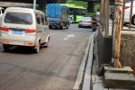 重慶最窄人行道 最小處寬度不到10公分
