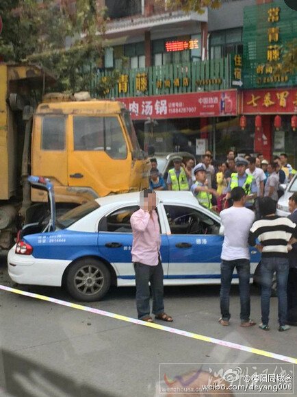 德陽(yáng)工農(nóng)村路口車(chē)禍