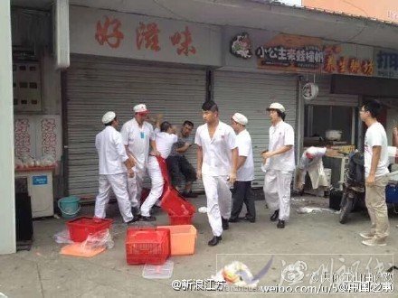 南大食堂員工群毆大學(xué)生