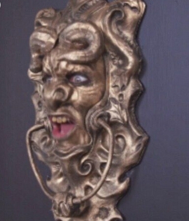 假裝門(mén)環(huán)嚇推銷員