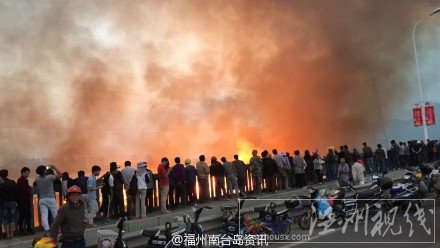 福州浦上大橋烏龍江邊發生大火