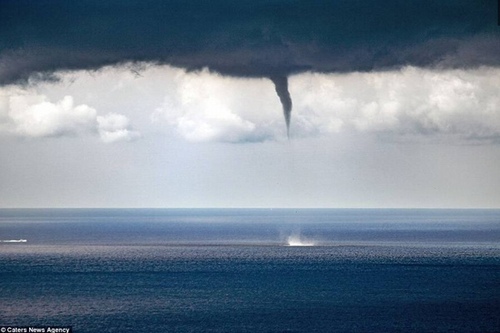 意大利熱那亞海濱的水龍卷