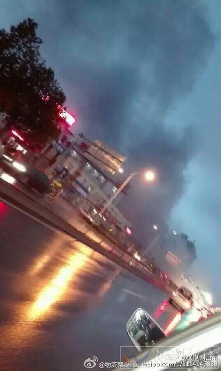 濟南工業南路一汽修廠發生火災