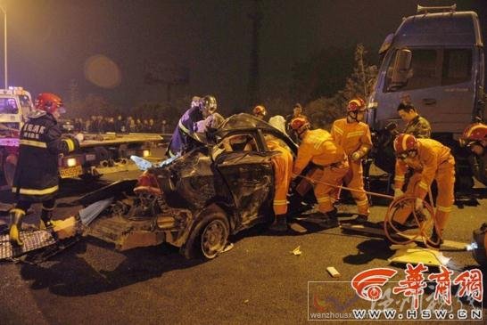 西安咸陽國際機(jī)場附近發(fā)生18車相撞