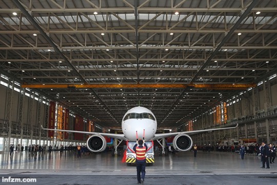 大型國(guó)產(chǎn)客機(jī)C919正式下線