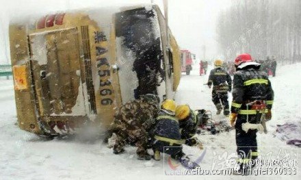 哈牡高速車禍現(xiàn)場救援