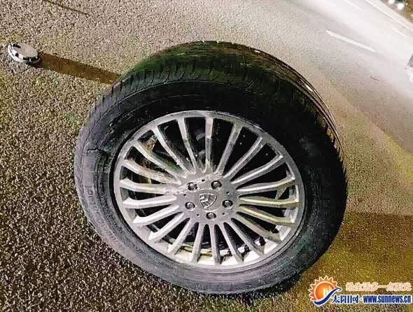 邁巴赫與的士相撞受損嚴重