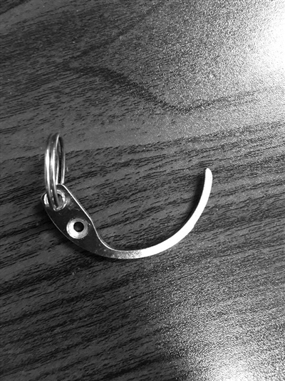 夫妻帶兒子偷衣服作案工具