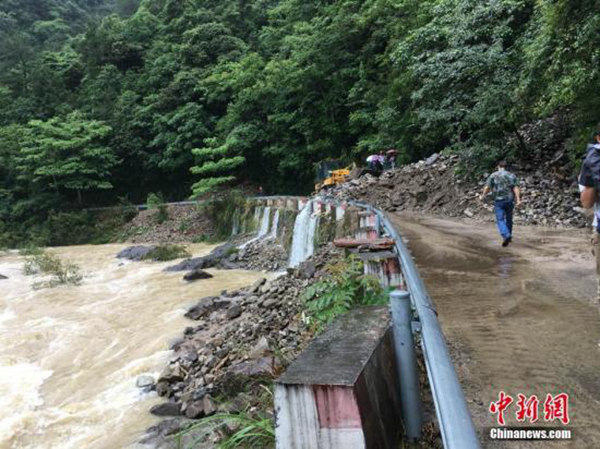浙江麗水暴雨致高速發(fā)生山體滑坡
