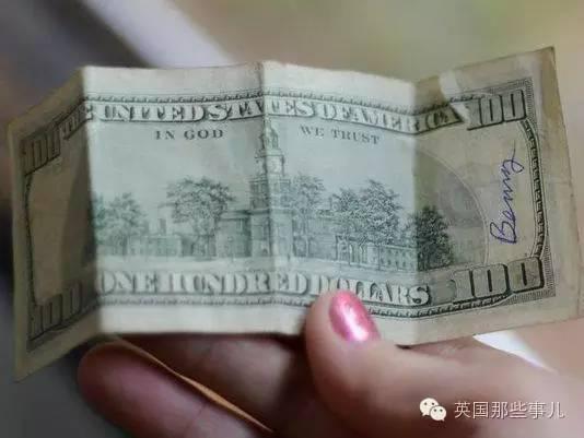 天上真的掉錢了