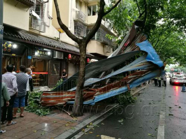 重慶大風 7月28日重慶出現(xiàn)大風 冰雹 雷電等強對流天氣
