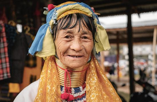 婦女以長脖子為美