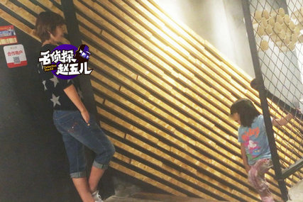 黃渤攜妻女會友