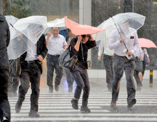 臺風(fēng)馬勒卡登陸日本 暴雨大風(fēng)造成2失蹤36傷