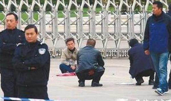 男子法院引爆炸藥