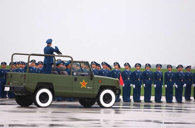 軍校最牛開(kāi)學(xué)典禮 長(zhǎng)春空軍航空大學(xué)開(kāi)學(xué)典禮堪比閱兵