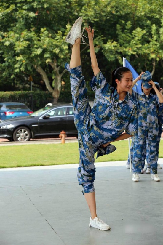 上戲軍訓女孩