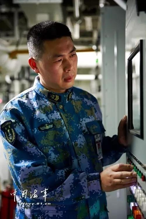航母男神集體曝光