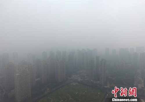 人民日?qǐng)?bào)七問霧霾：什么時(shí)候才能呼吸到潔凈空氣？