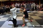 狂人挑戰整個武林 格斗