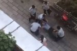 城管當街拖行菜販 恩施巴東城管