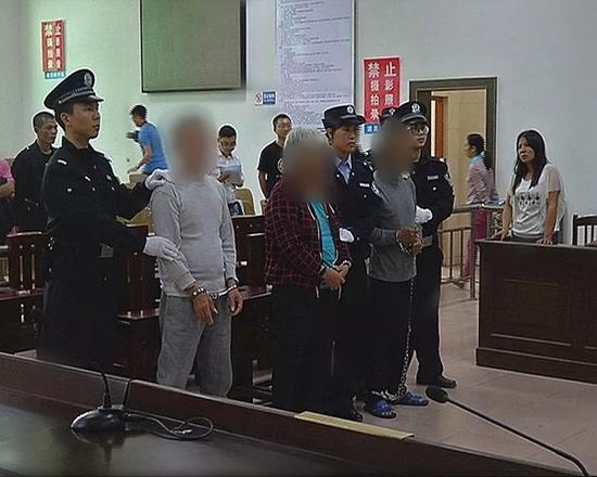 逛街認出被拐兒子