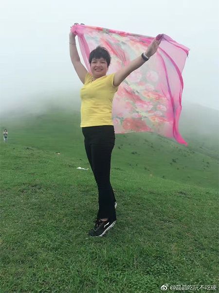 阿姨7條絲巾照相