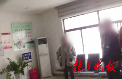 看電影抖腳被拘留