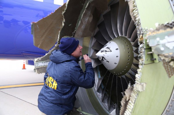 美國客機引擎爆炸