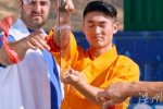 少林武僧飛針穿玻璃絕