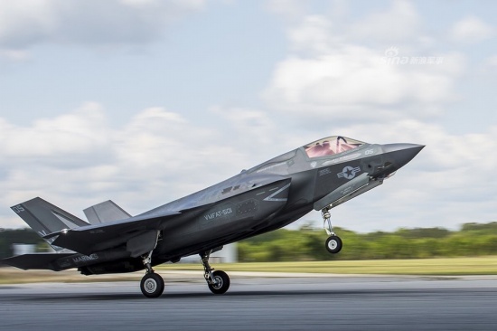 美F-35首次墜毀 F-35隱形戰(zhàn)機(jī)全毀