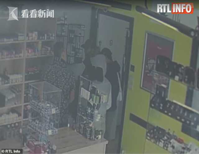 比利時店鋪遇搶劫 老板巧妙設(shè)套笨賊被抓