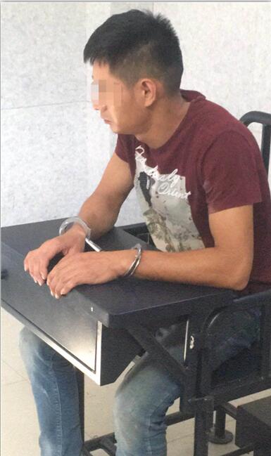 小伙蒙面為母報(bào)仇