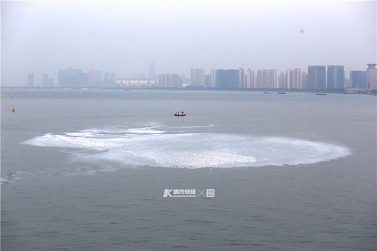 錢塘江現神秘漩渦