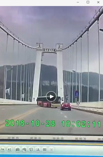 重慶公交墜江瞬間 公交車突然急轉(zhuǎn)沖出護(hù)欄