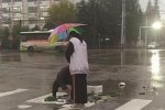 女生獲最美撐傘人 東海二中高二女生林紫騰