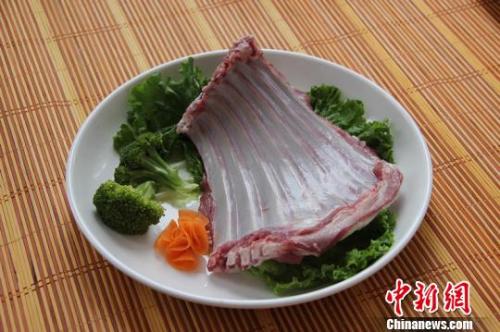 羊肉價格坐上火箭：北京羊肉漲價，12月漲到38元一斤了，北京羊肉還算便宜的，溫州鄉下一些菜市場賣的本地羊肉，去年就賣到60多元一斤了，到農村養殖戶買黑山羊價格更貴，要75元一斤，過年還會漲價。</